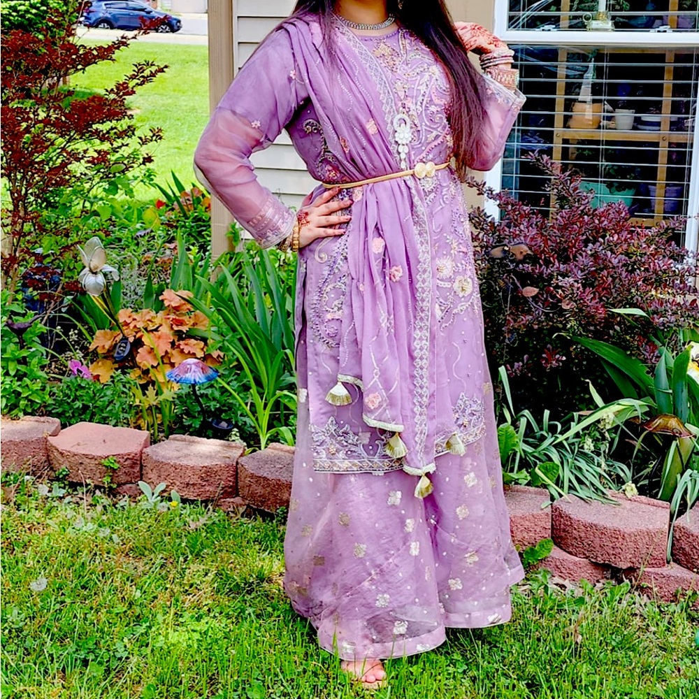 It is a wedding dress for American and Asian women’s. The quality is very good.